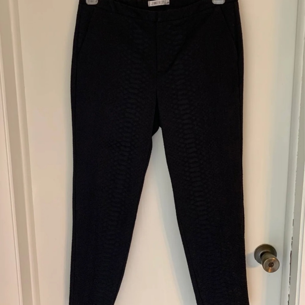 Jennifer Lopez textured ankle pant